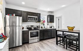 Stunning Tacony 2Bd - Private Parking